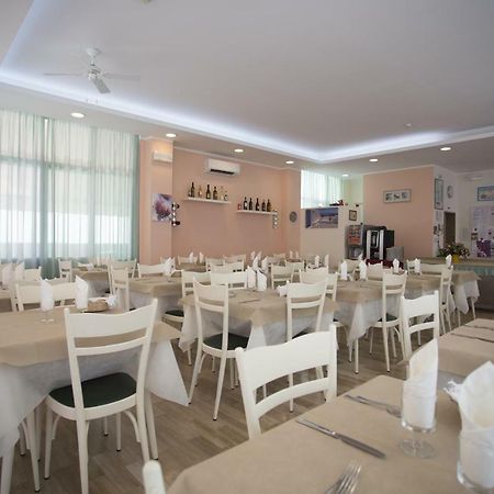 Hotel Madrid กัตตอลิกา ภายนอก รูปภาพ