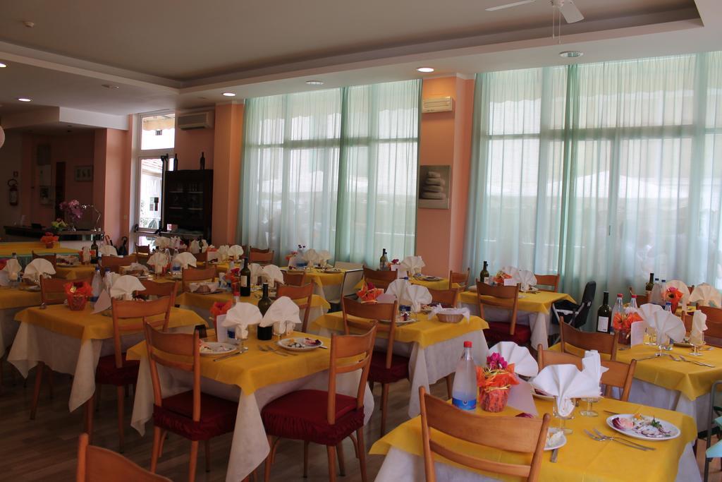 Hotel Madrid กัตตอลิกา ภายนอก รูปภาพ