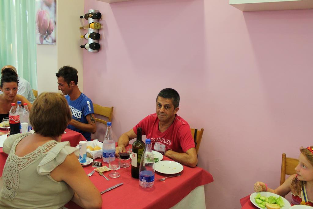 Hotel Madrid กัตตอลิกา ภายนอก รูปภาพ