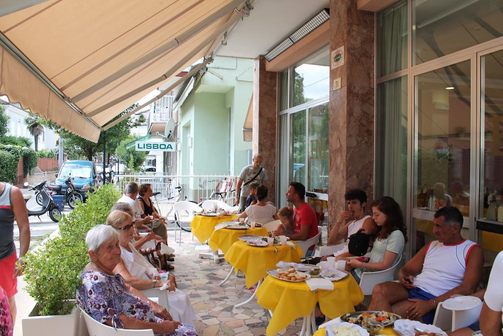 Hotel Madrid กัตตอลิกา ภายนอก รูปภาพ